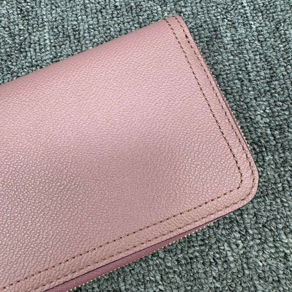 100% Authentic Burberry Leather Wallet - Picture 2 of 15